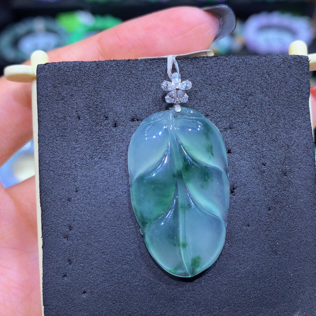 翡翠18K金镶嵌颈饰翡翠