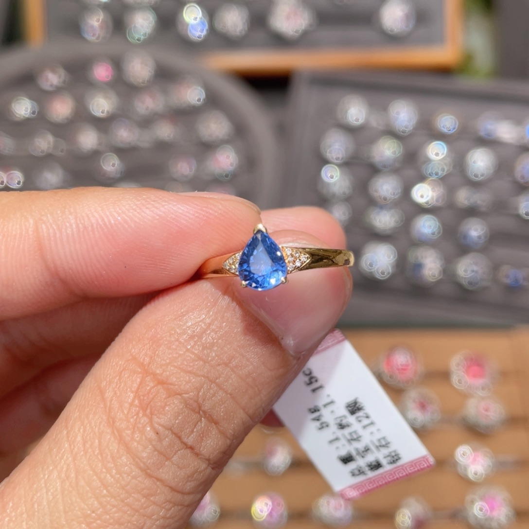 蓝宝石戒指18K金镶嵌1.15ct 