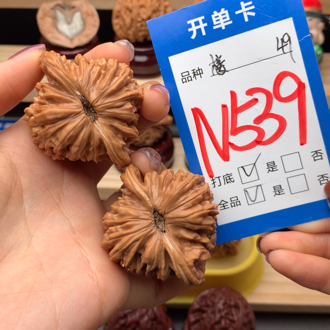 文玩核桃把件如*四座楼