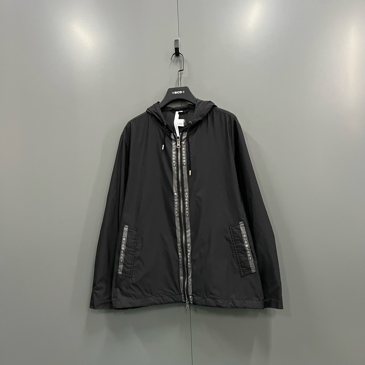 95新 BURBERRY/博柏利 （bb1）描边条纹logo连帽外套 XXL码/013738