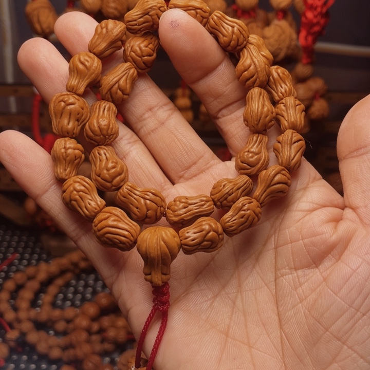 木质类龙纹桃枭挂件