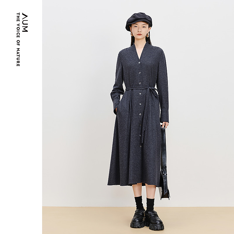 【可机洗针织呢】AUM早秋新品气质收腰长裙外套高智连衣裙M1EG42626