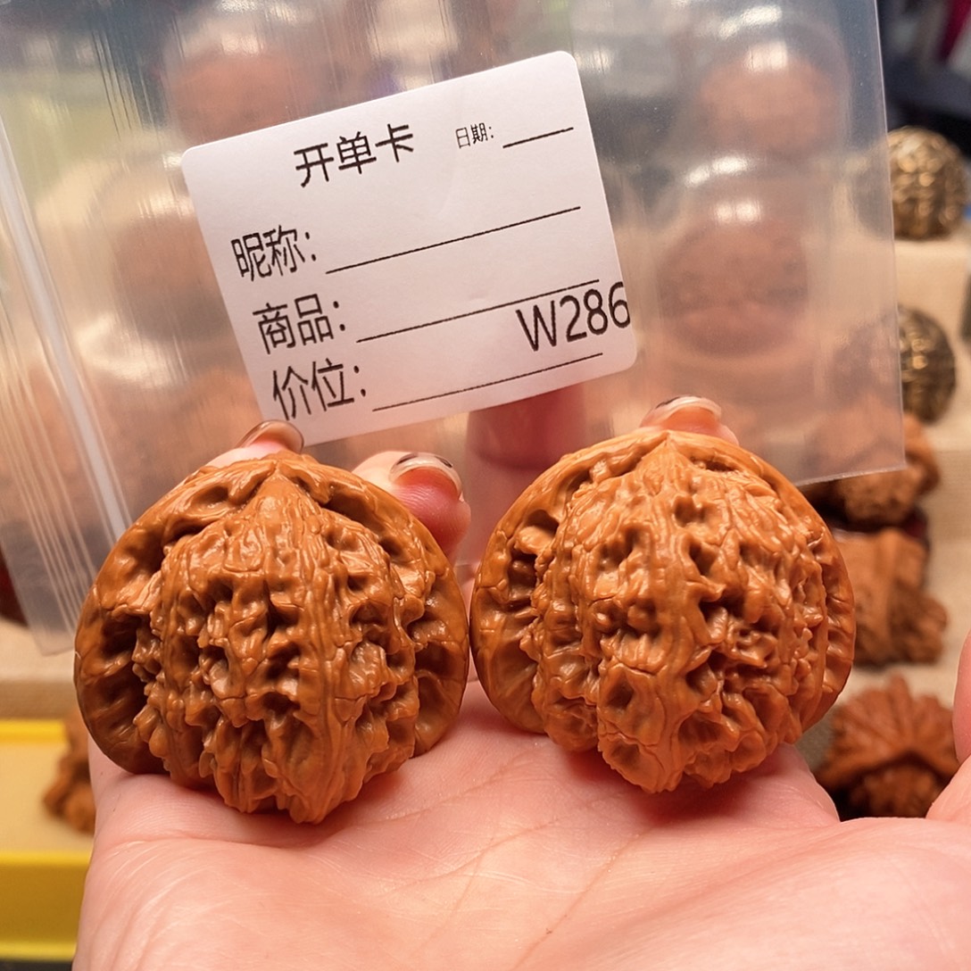 刘***手把件文玩核桃精品课程的教学与研究工作者