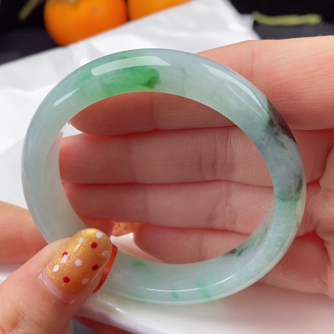 翡翠手镯未镶嵌54圈口