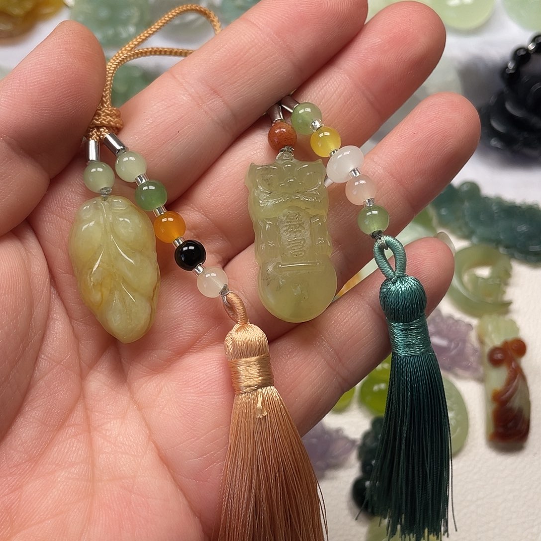 蛇纹石玉未镶嵌颈饰