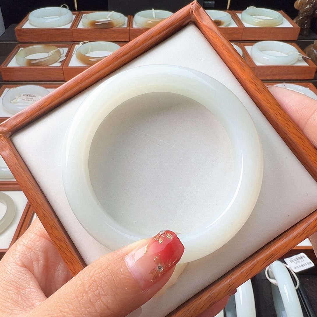 和田玉手镯未镶嵌54