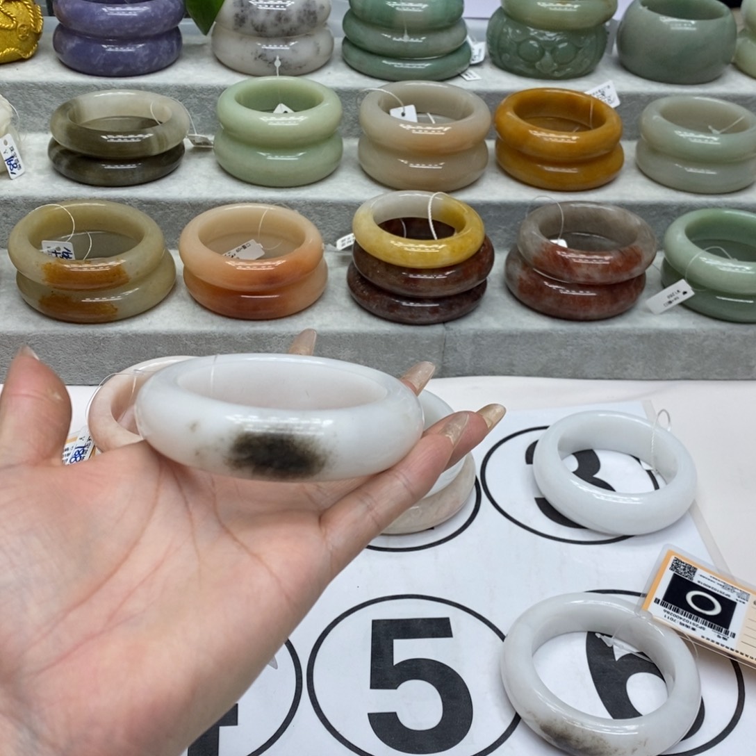 夢***影石英质玉未镶嵌手镯