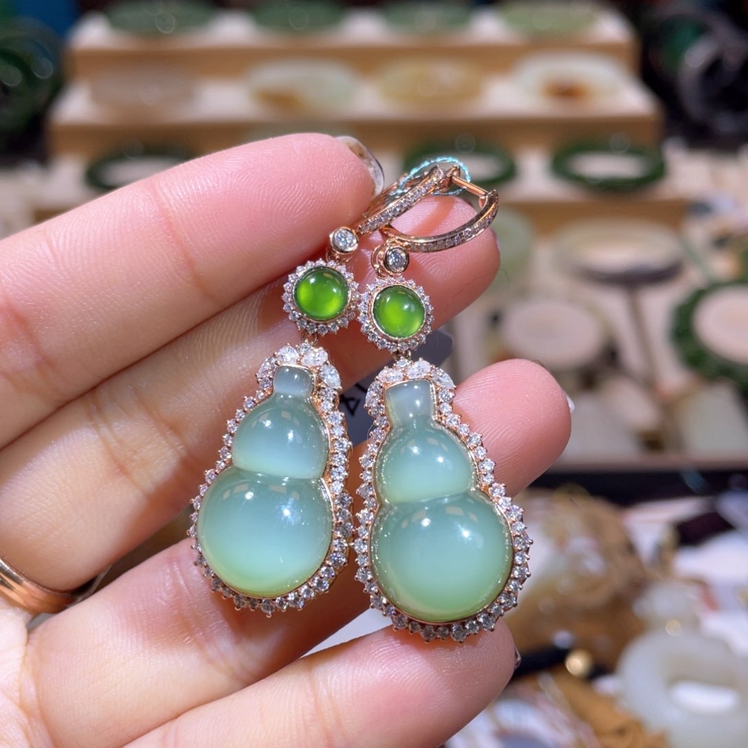 和田玉收藏级18Ｋ粉青耳环18K金镶嵌