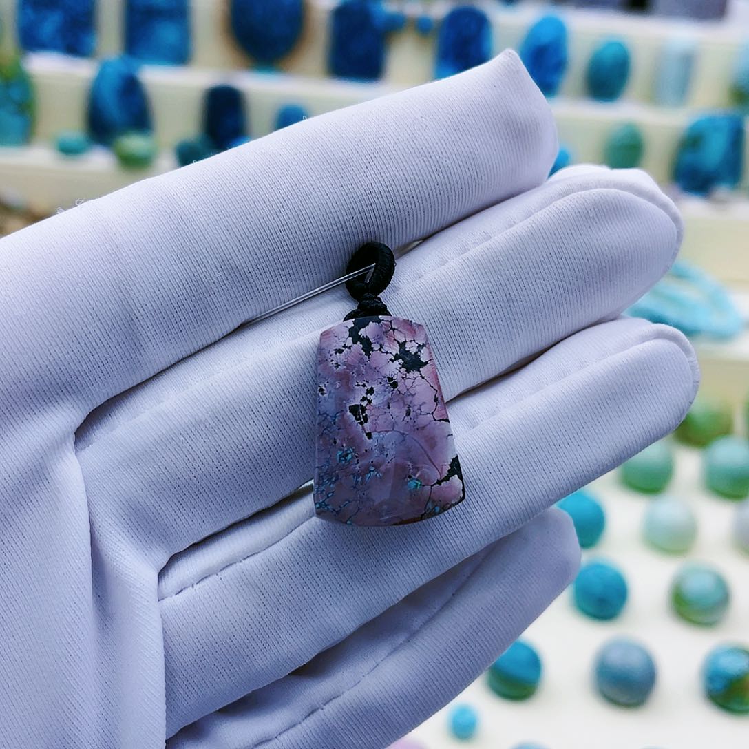 绿松石颈饰未镶嵌