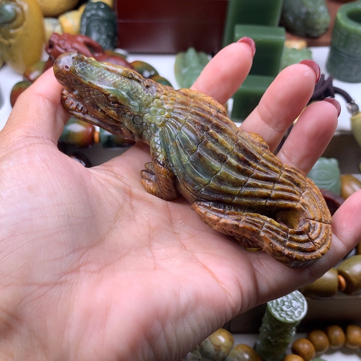 岫岩河磨玉（透闪石质玉）把件未镶嵌大**情