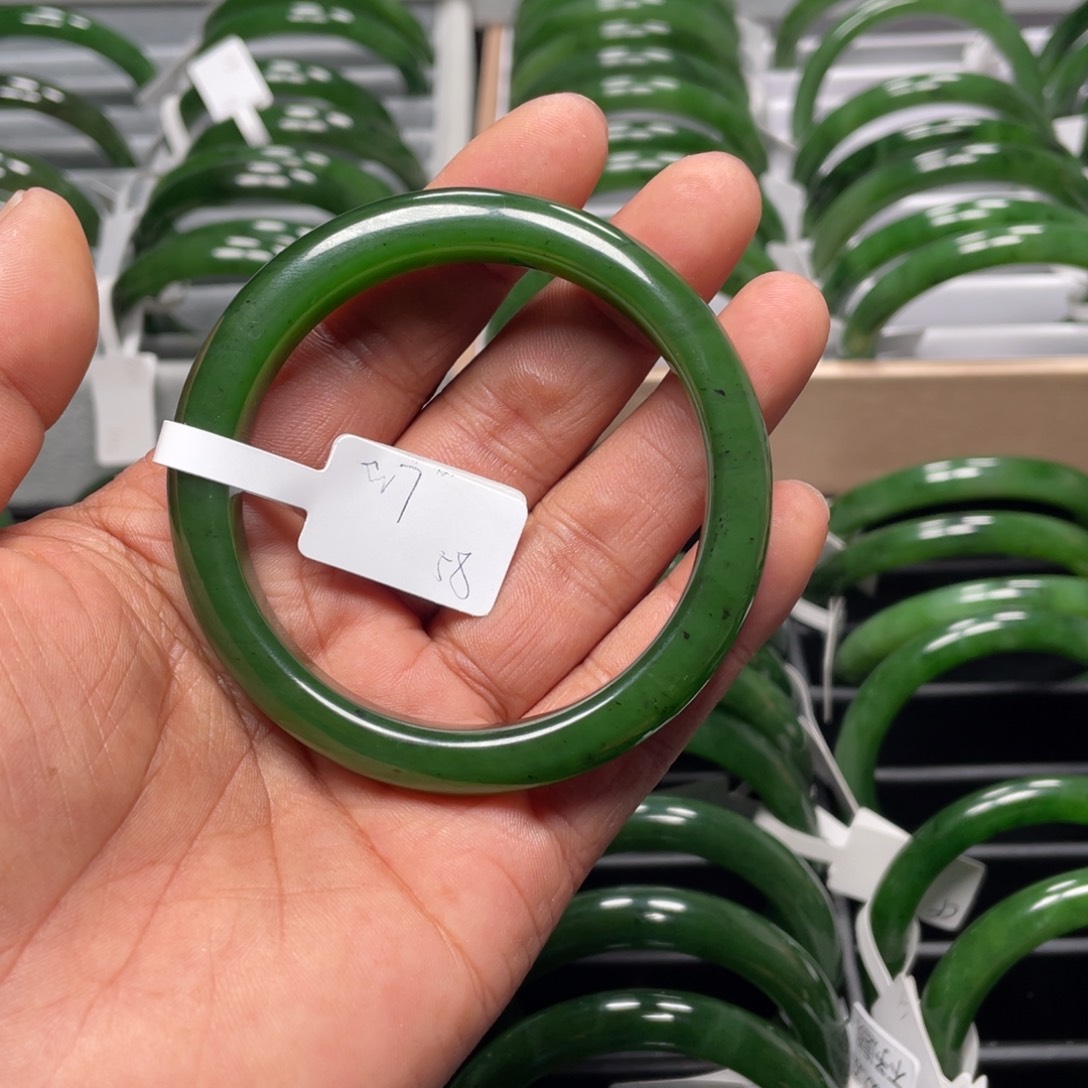 过***客和田玉（碧玉）未镶嵌手镯