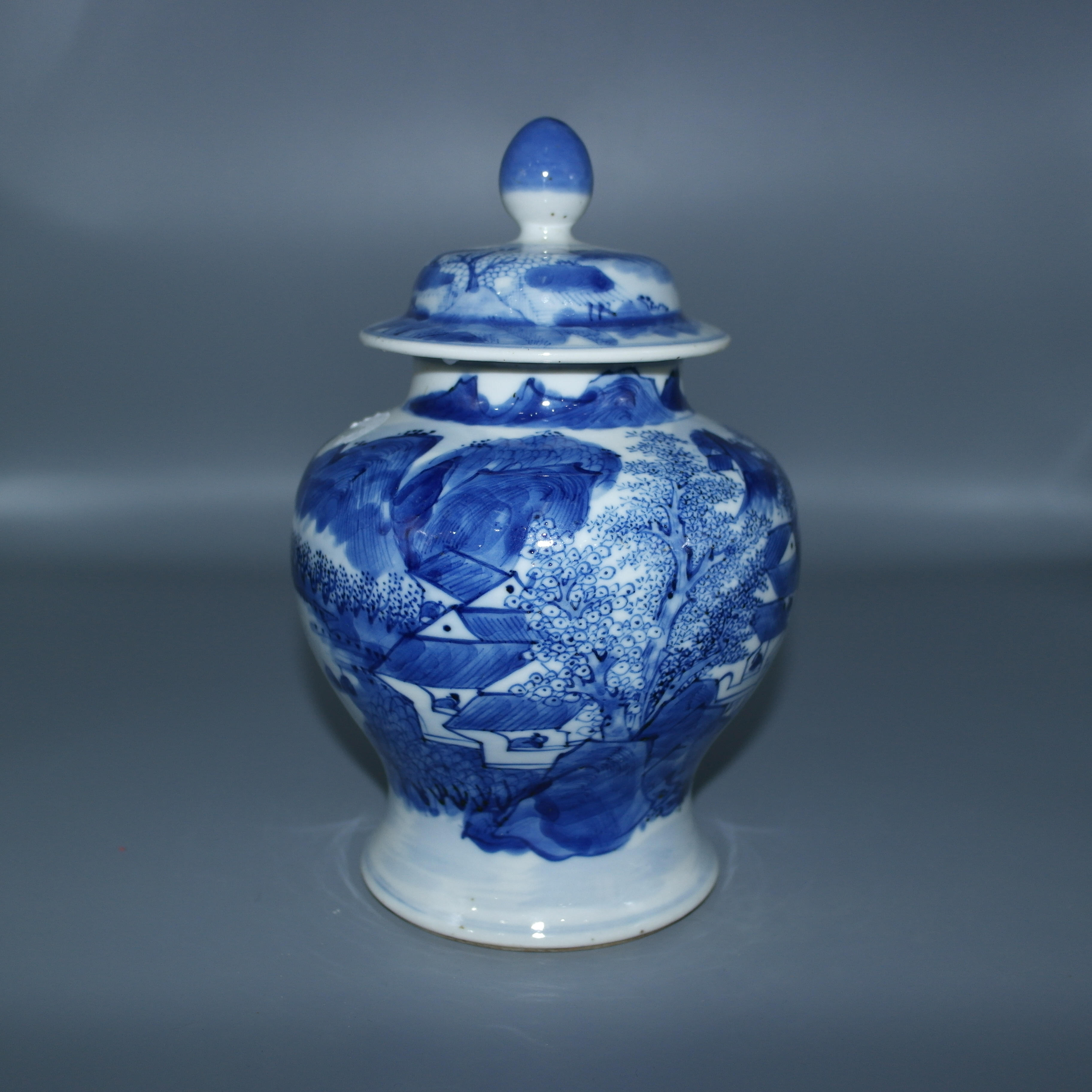 LOT25  青花山水人家图将军罐  