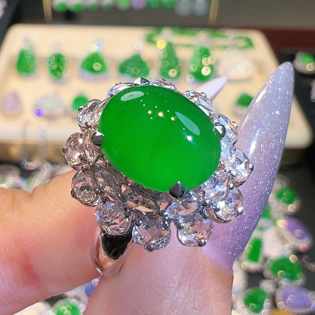 翡翠戒指18K金镶嵌翡翠