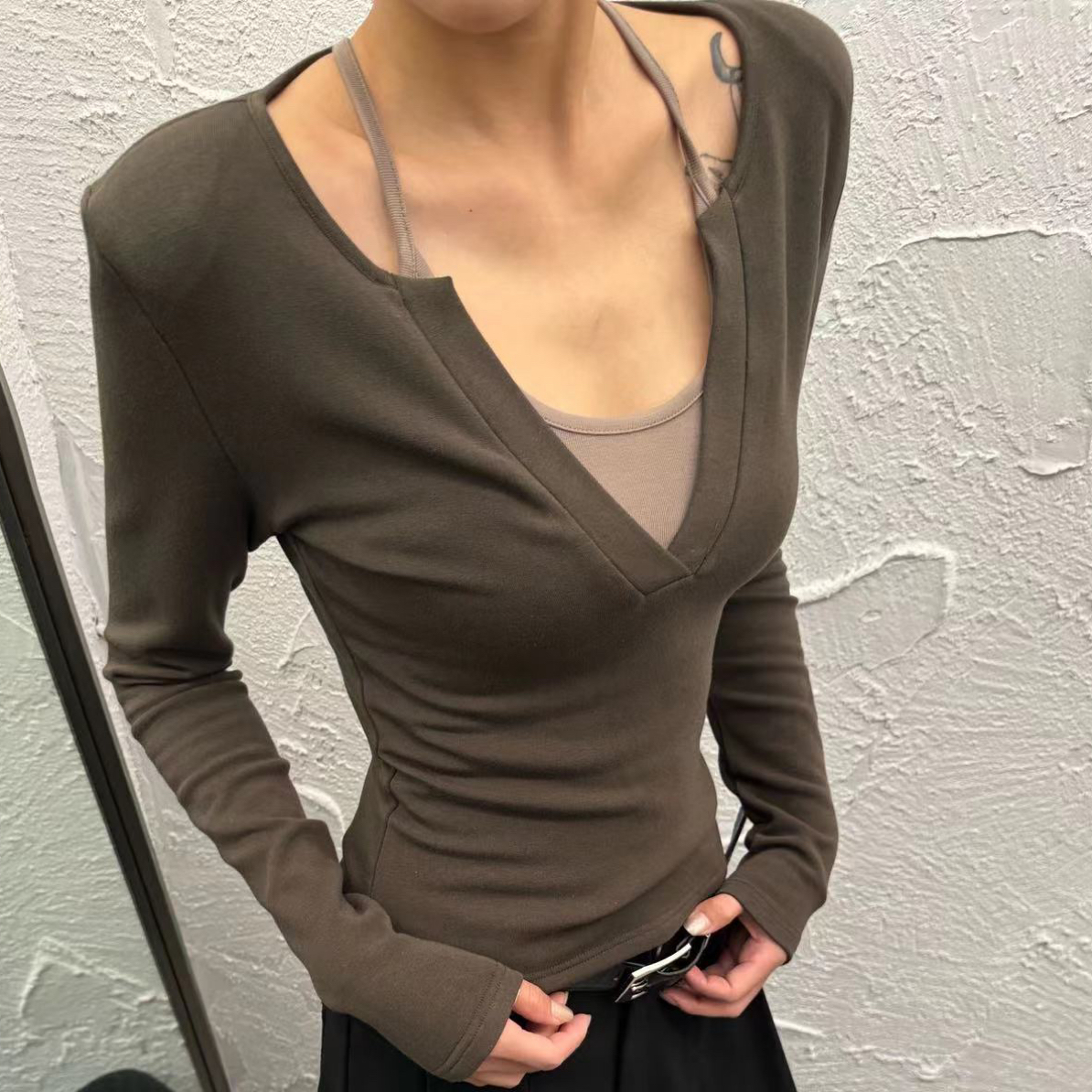 155210真两件挂脖长袖T恤设计感修身显瘦打底上衣