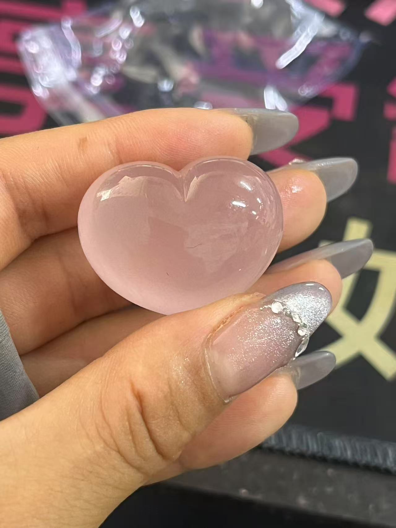 天然粉水晶爱心吊坠