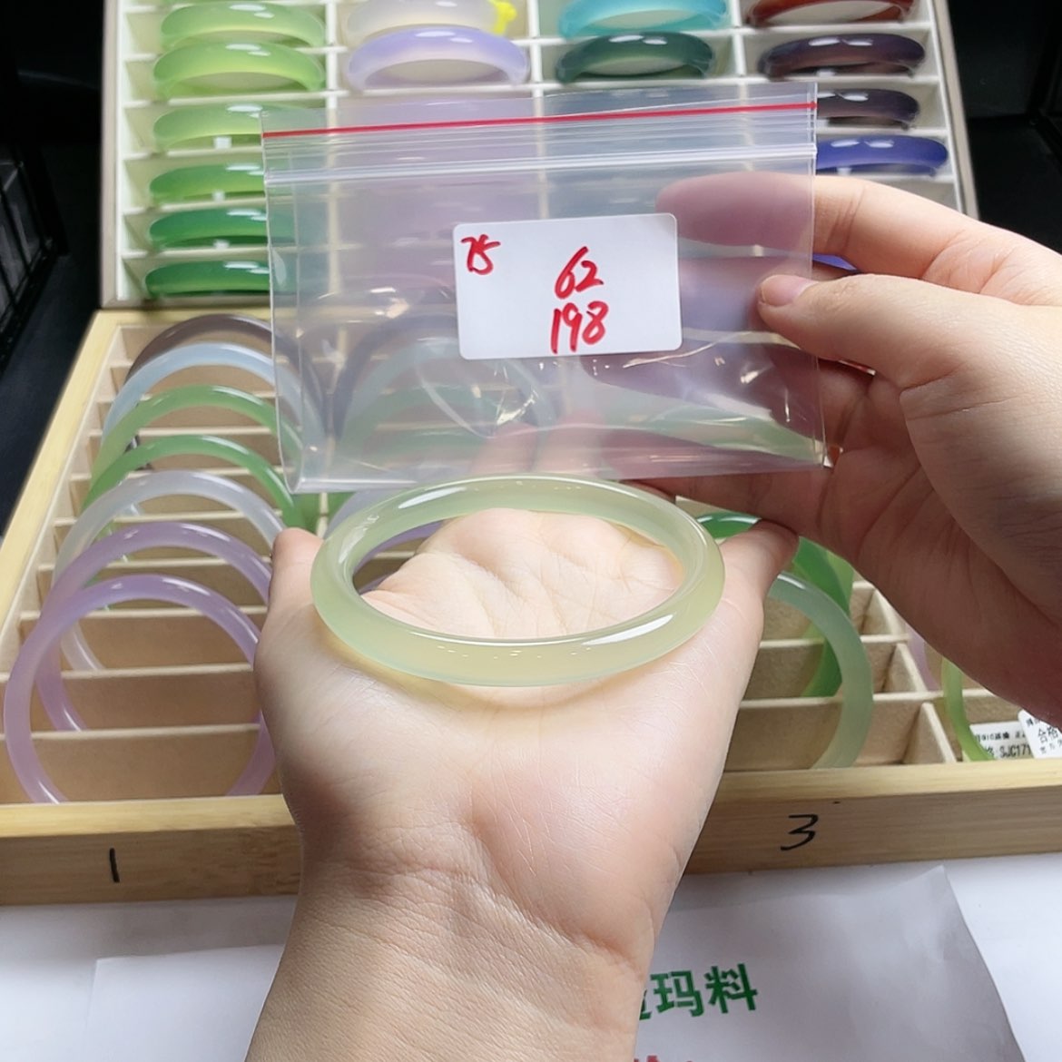 【闪购商品】玛瑙/玉髓手镯未镶嵌日**露