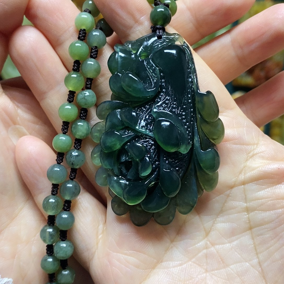 岫玉未镶嵌吊坠(赠链)