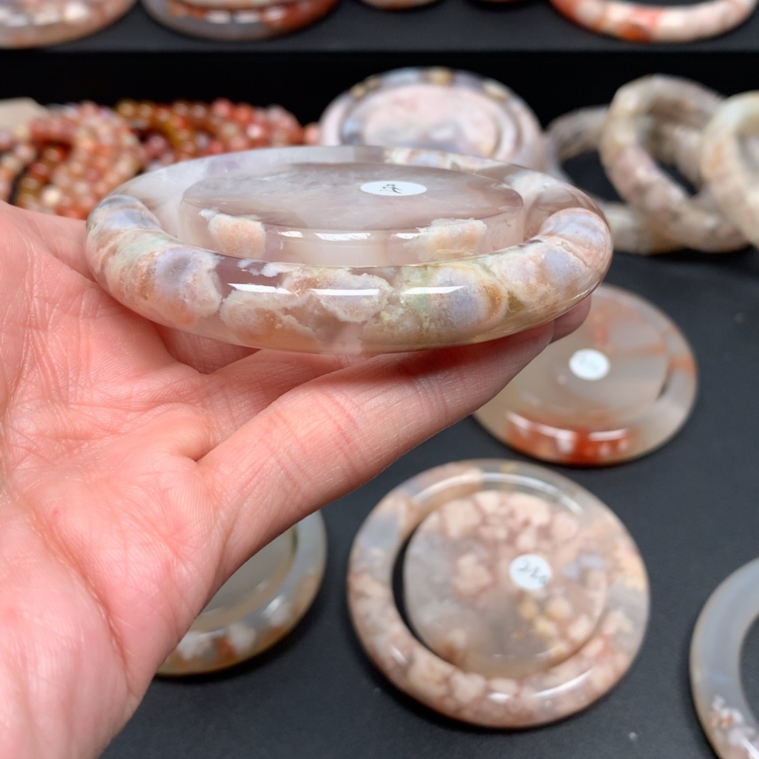 石英质玉手镯未镶嵌猪**神