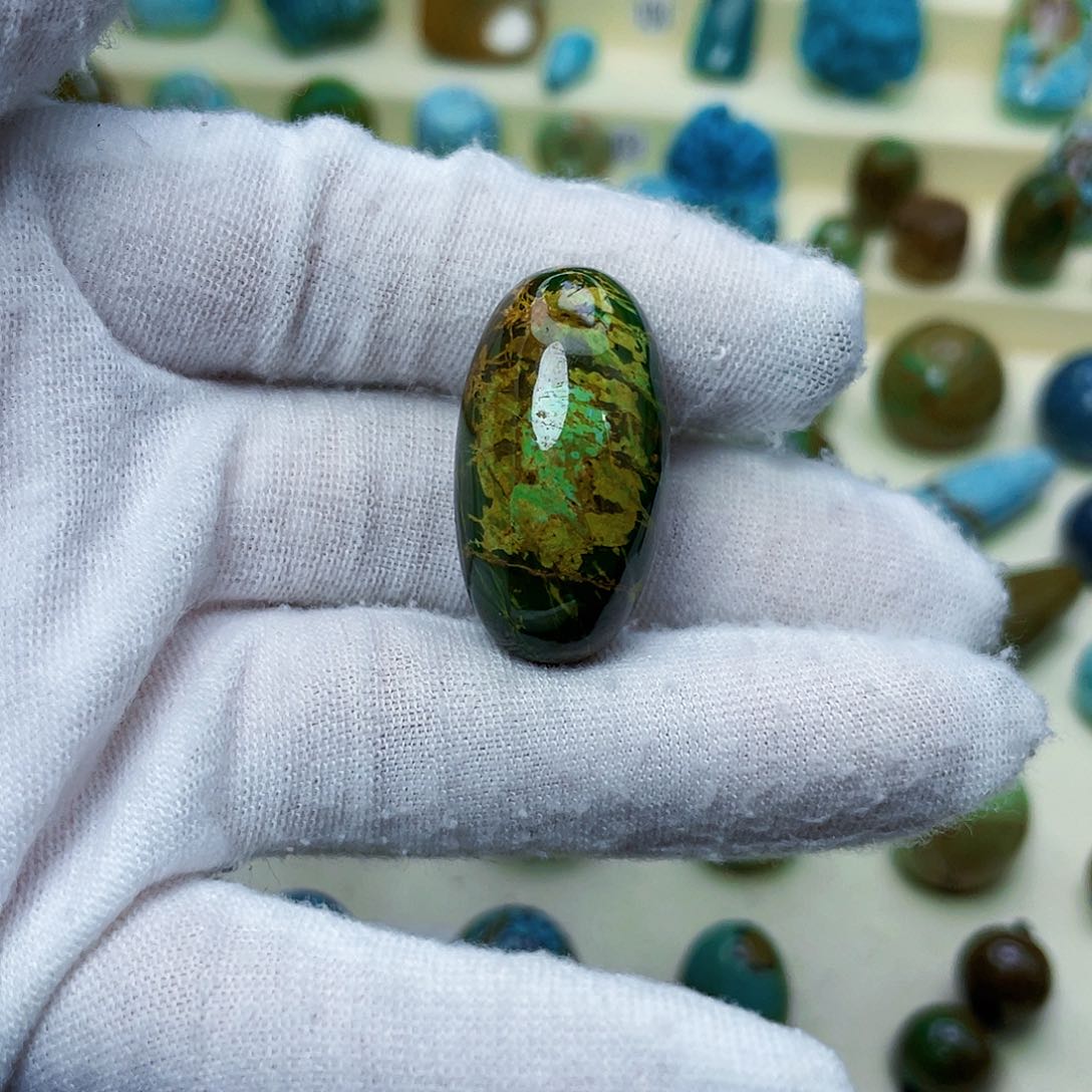 绿松石颈饰未镶嵌