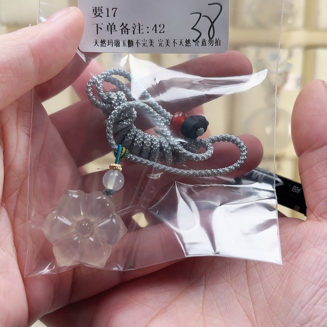 玛瑙/玉髓颈饰未镶嵌笙*