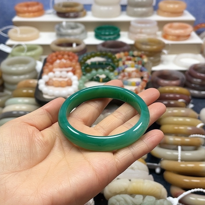 石英岩玉未镶嵌手镯