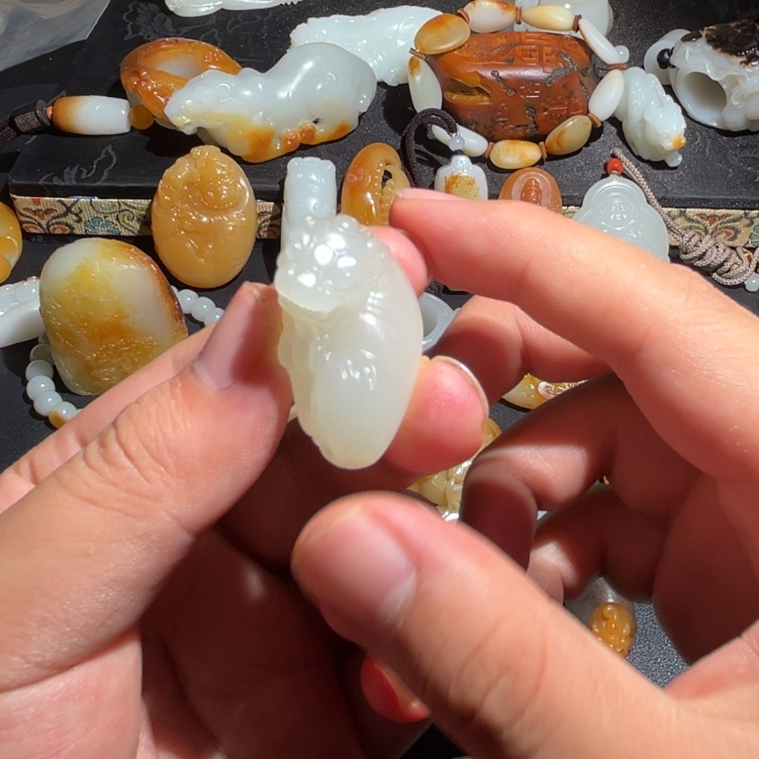 颈饰未镶嵌和田玉（糖玉）