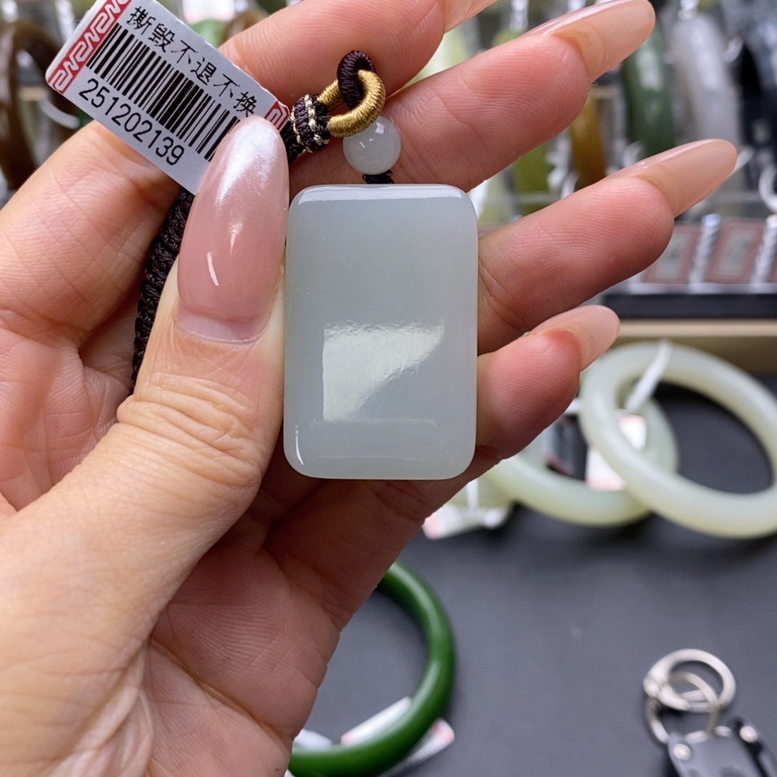 他***说和田玉未镶嵌吊坠(不含链)