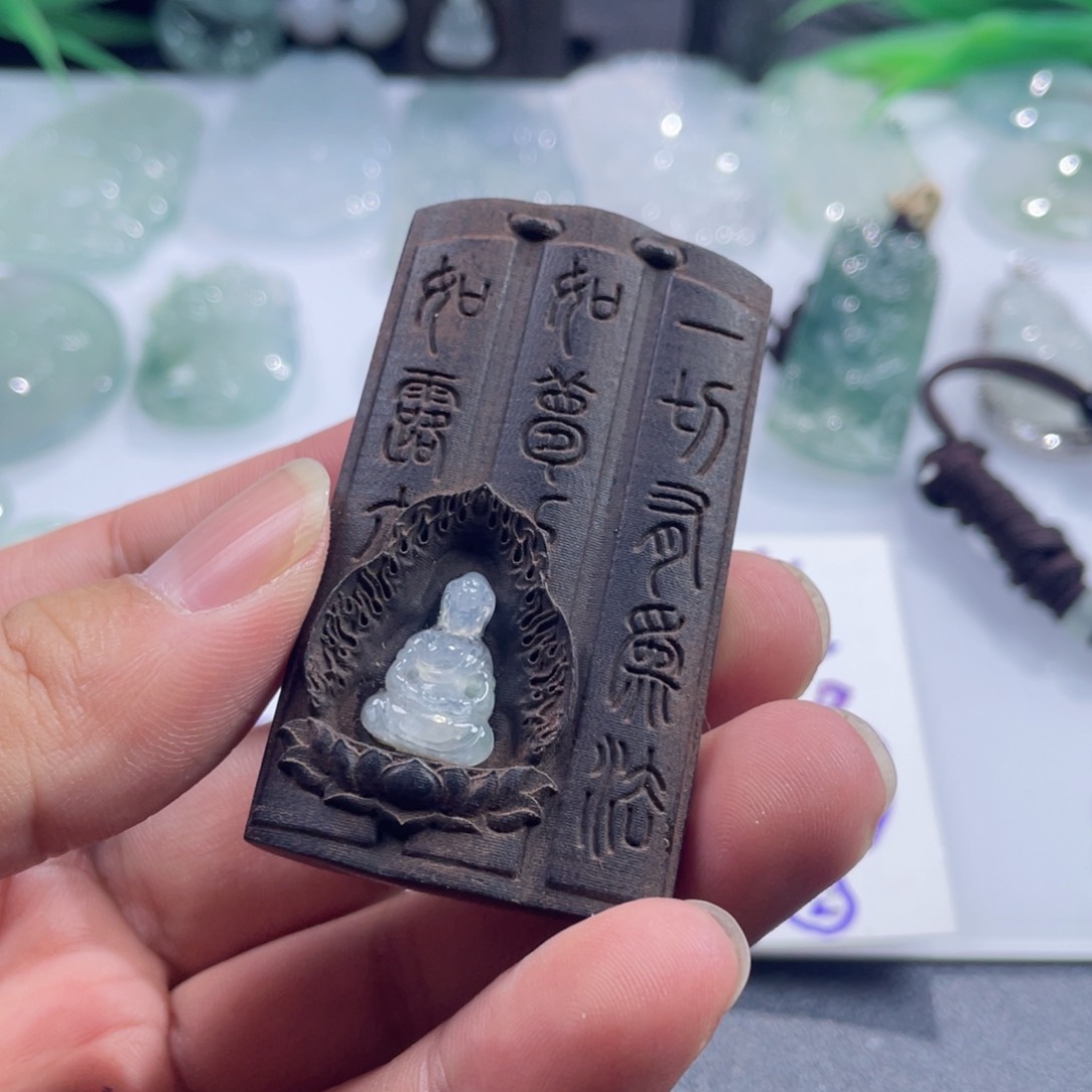 吊坠(不含链)未镶嵌翡翠…………