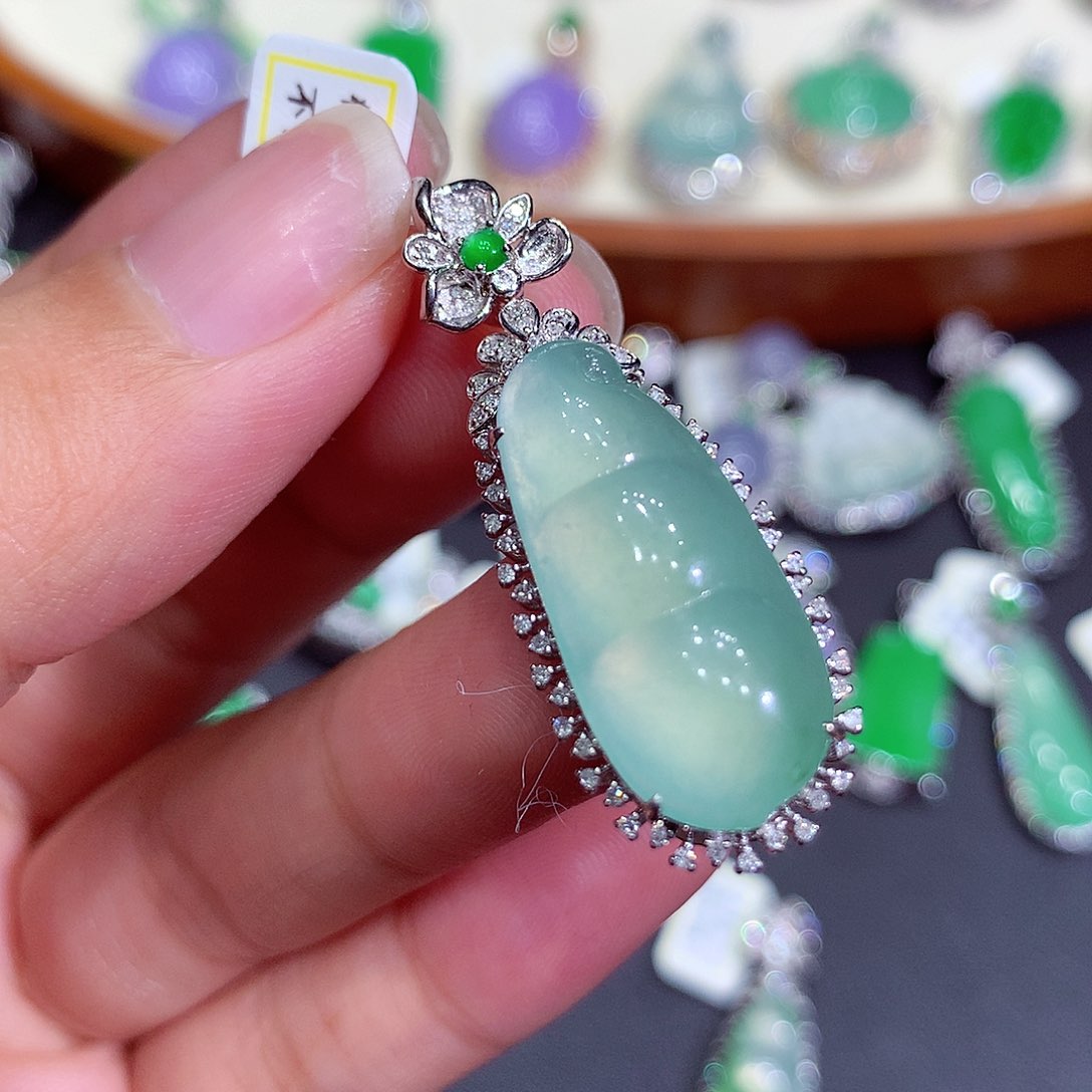 翡翠吊坠(不含链)18K金镶嵌