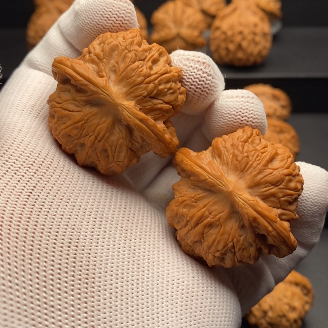 文玩核桃把件42尺精对血麒麟