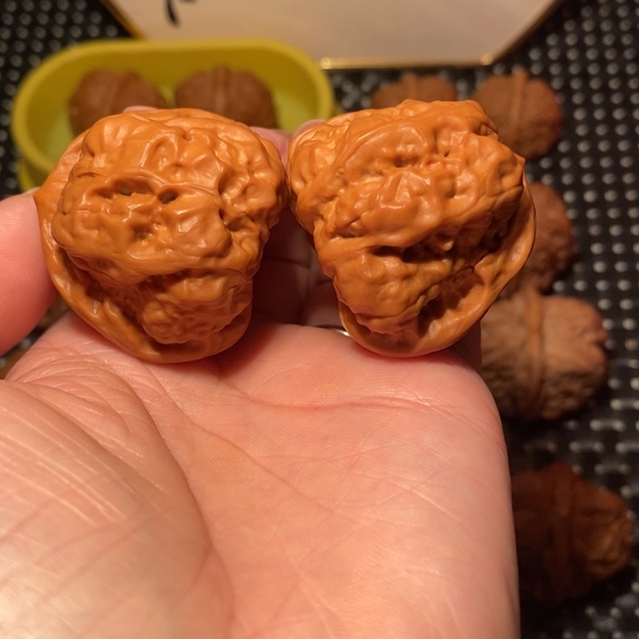 文玩核桃把件细腰超大八腿