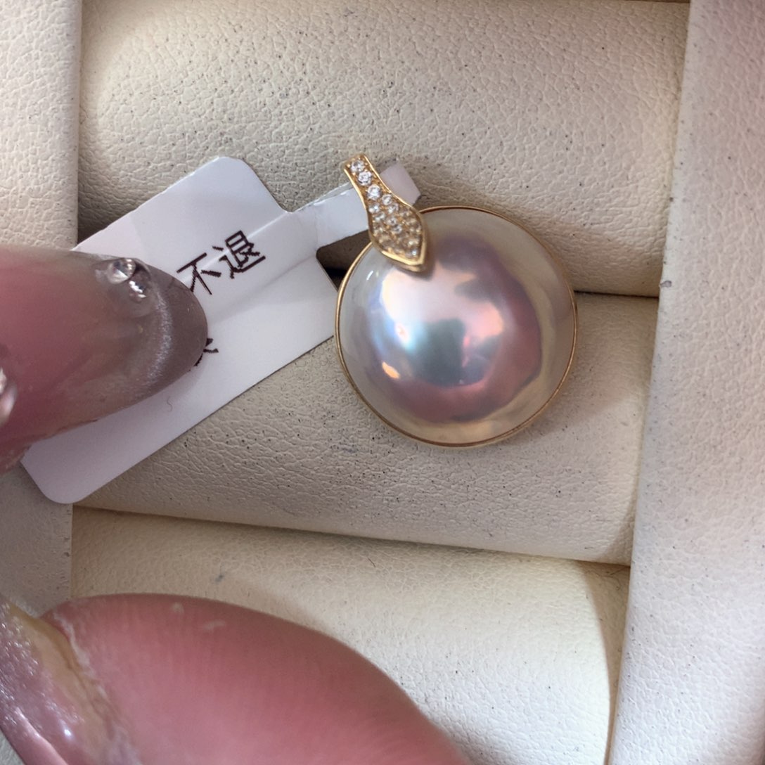 拼合珍珠（马贝珠）颈饰18K金镶嵌