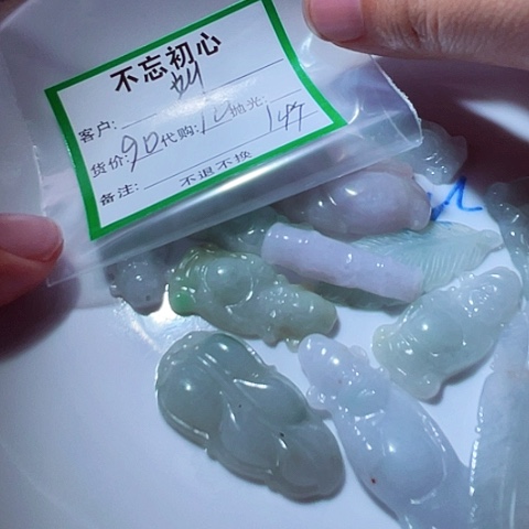 刘***全翡翠未镶嵌颈饰缅甸