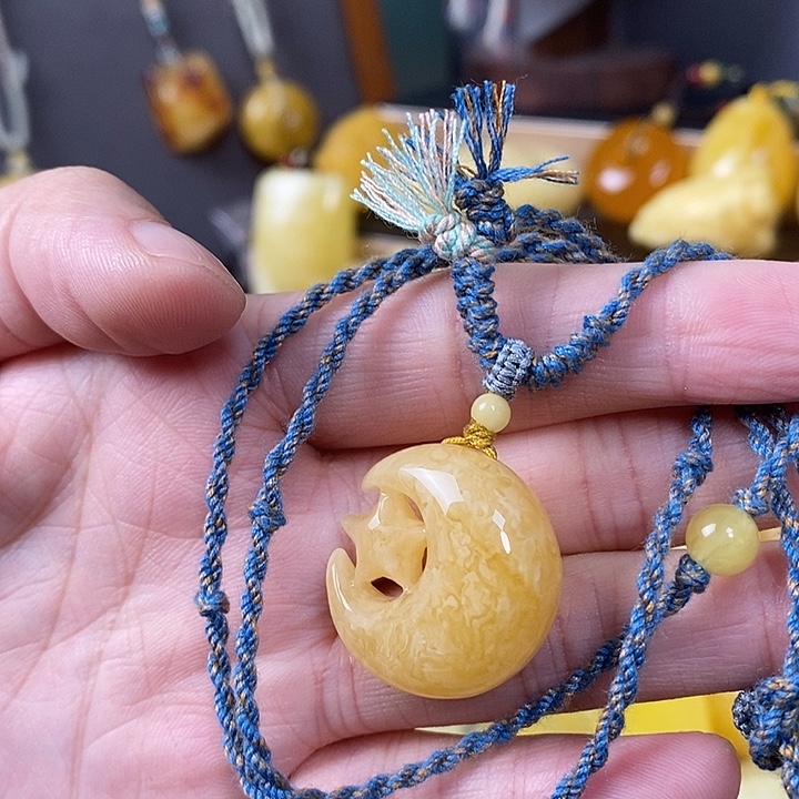 琥珀未镶嵌裸石吊坠