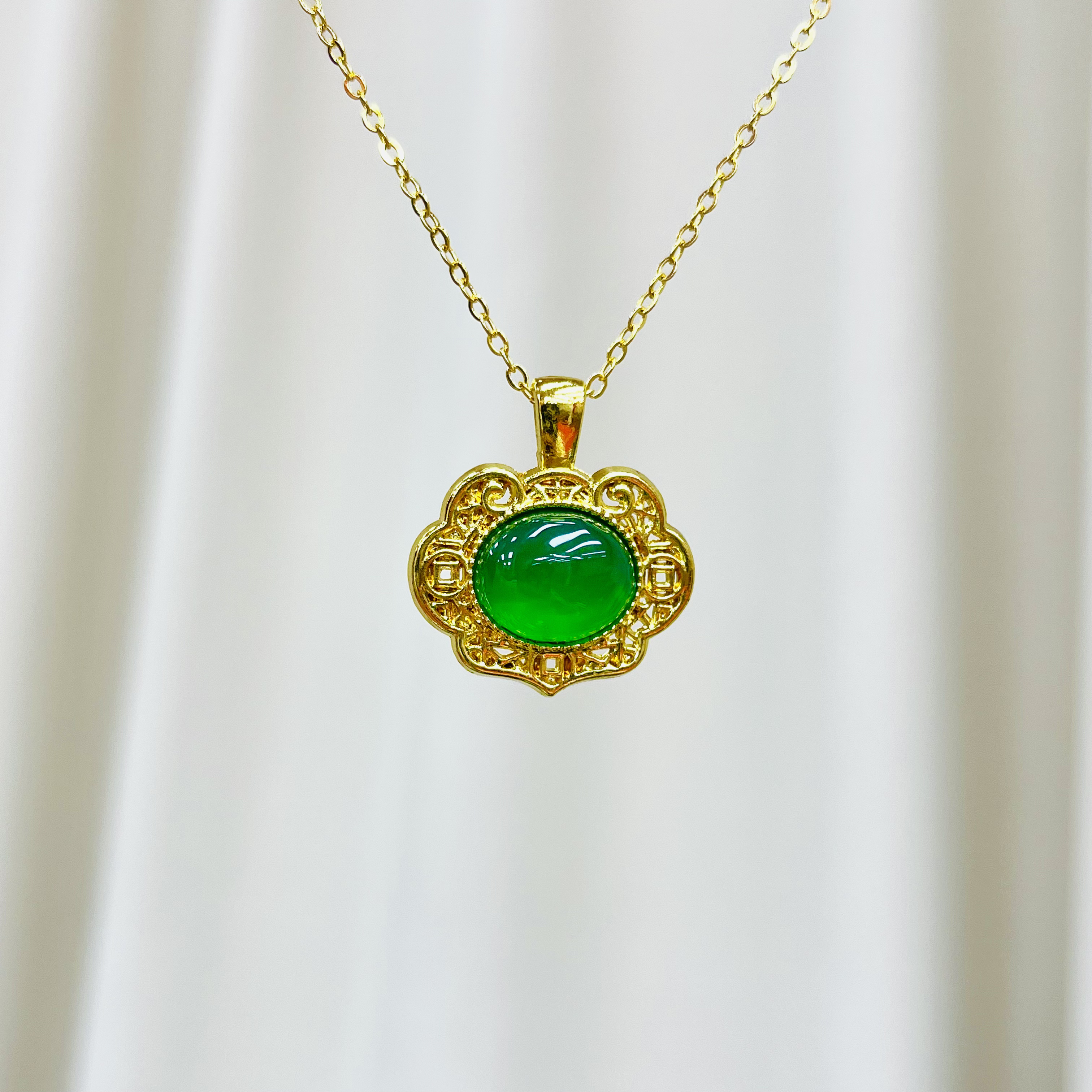 七七甄选时尚大气如意玉髓吊坠合金镶嵌赠链