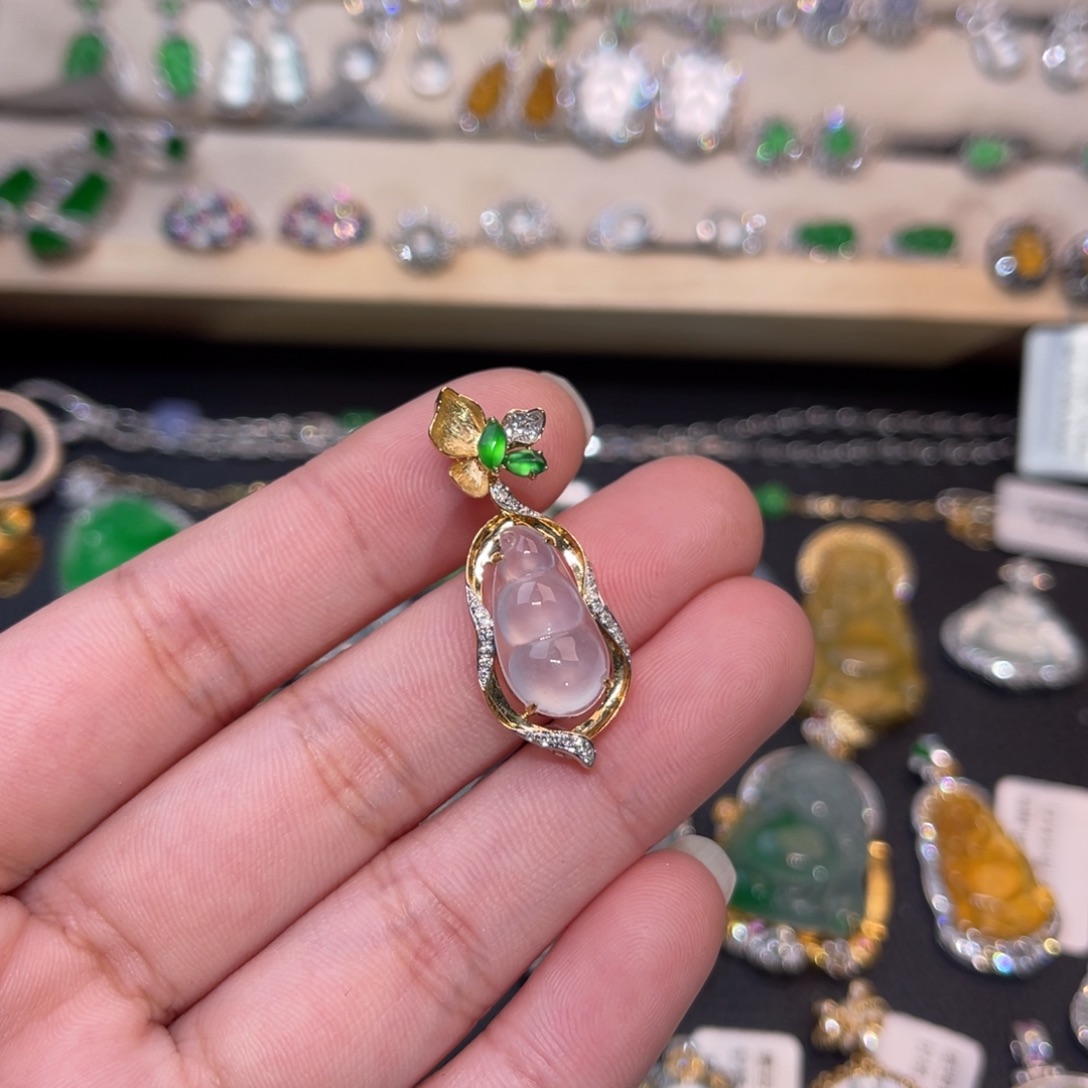 翡翠18K金镶嵌颈饰豆子