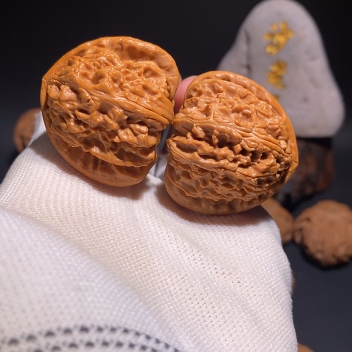 文玩核桃吊坠39三角白