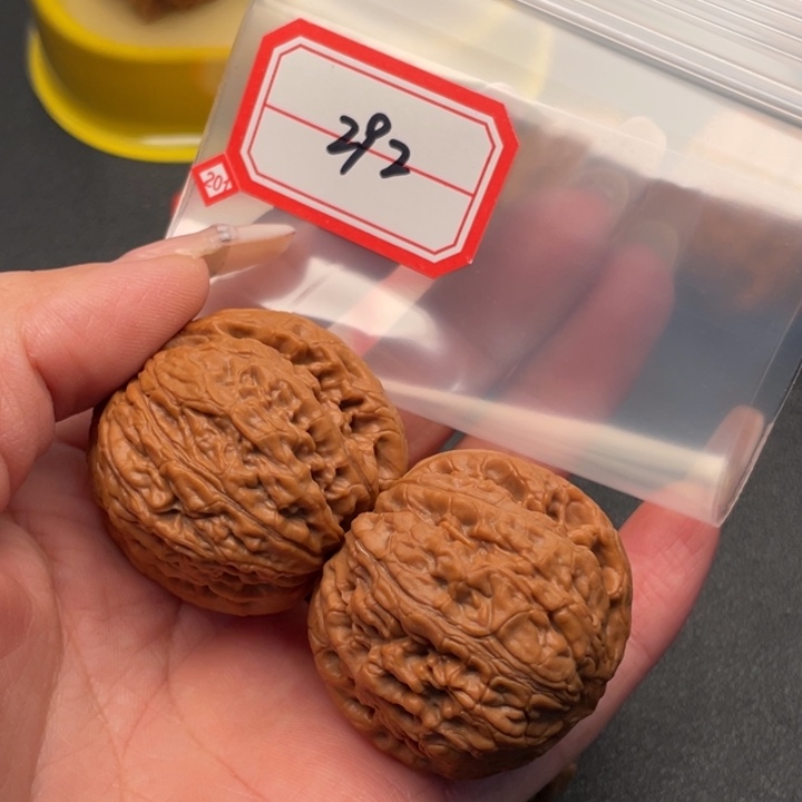 文玩核桃把件骨王御尊