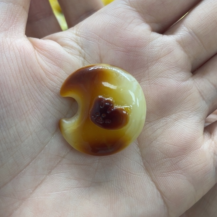 未镶嵌琥珀裸石4.8克月亮