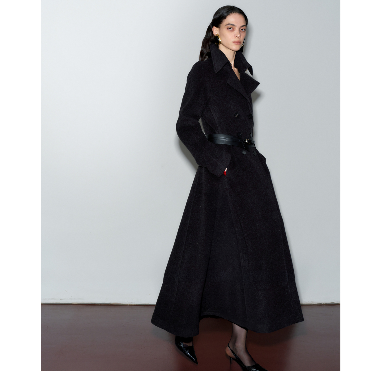 LYNEE【女主角大衣】新 A字大摆收腰黑色苏力羊驼毛大衣 LGD2FAW248