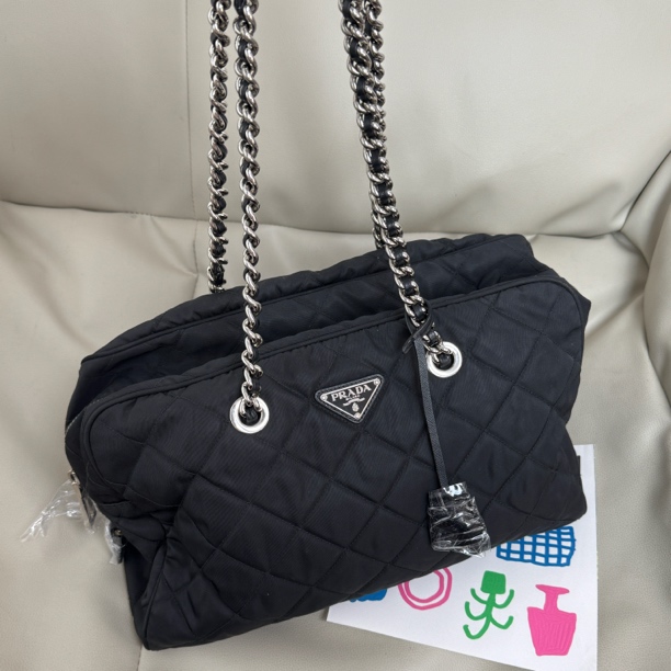 95新 Prada/普拉达 近现代黑银菱格尼龙降落伞波士顿35单肩包