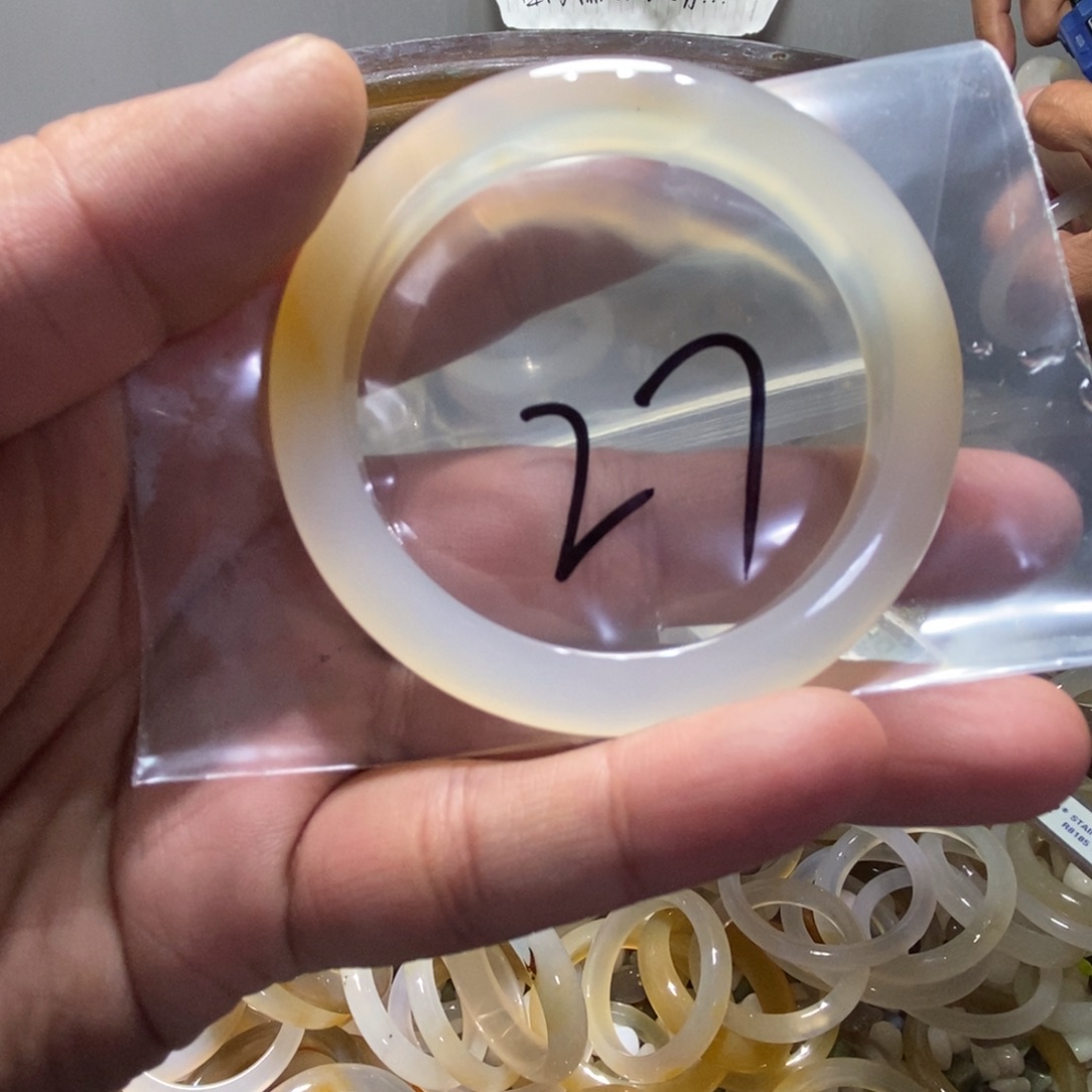 娇***座玛瑙/玉髓未镶嵌手镯27号