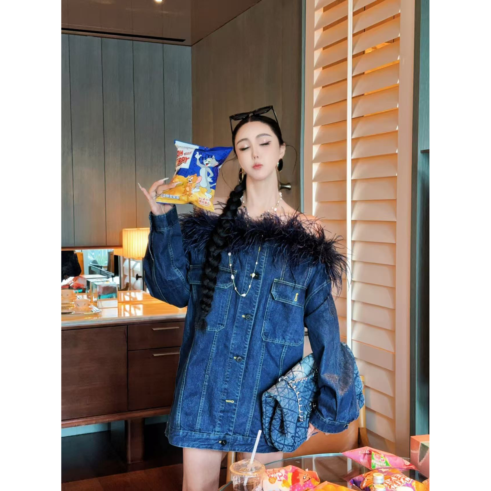 DIYI【烈火少女】蓝色一字肩毛毛大兜喇叭袖上衣SY14055