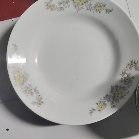 瓷片瓷片，各种摆件，沙锅！