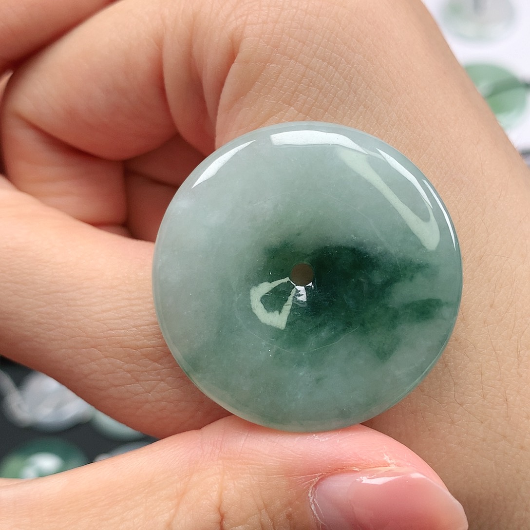 翡翠颈饰未镶嵌平安