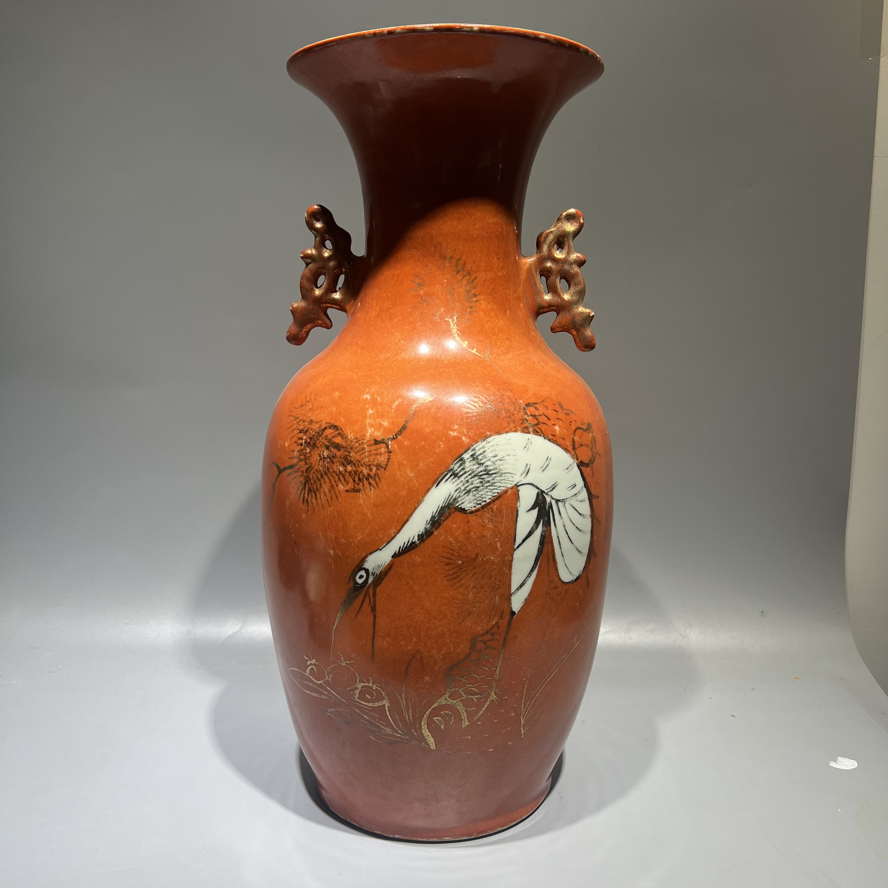 珊瑚红釉留白仙鹤纹双耳瓶—2