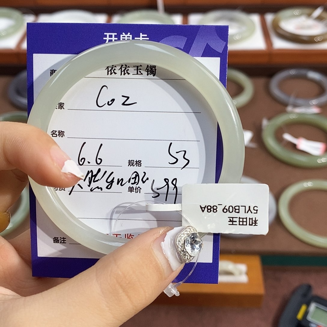 和田玉手镯未镶嵌c*z婷