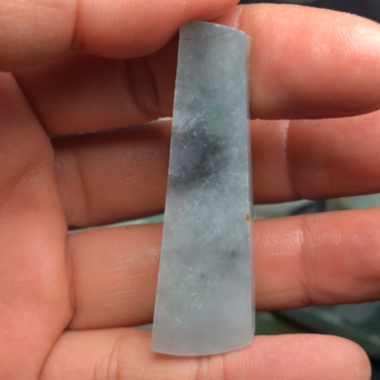 翡翠未镶嵌颈饰裸石