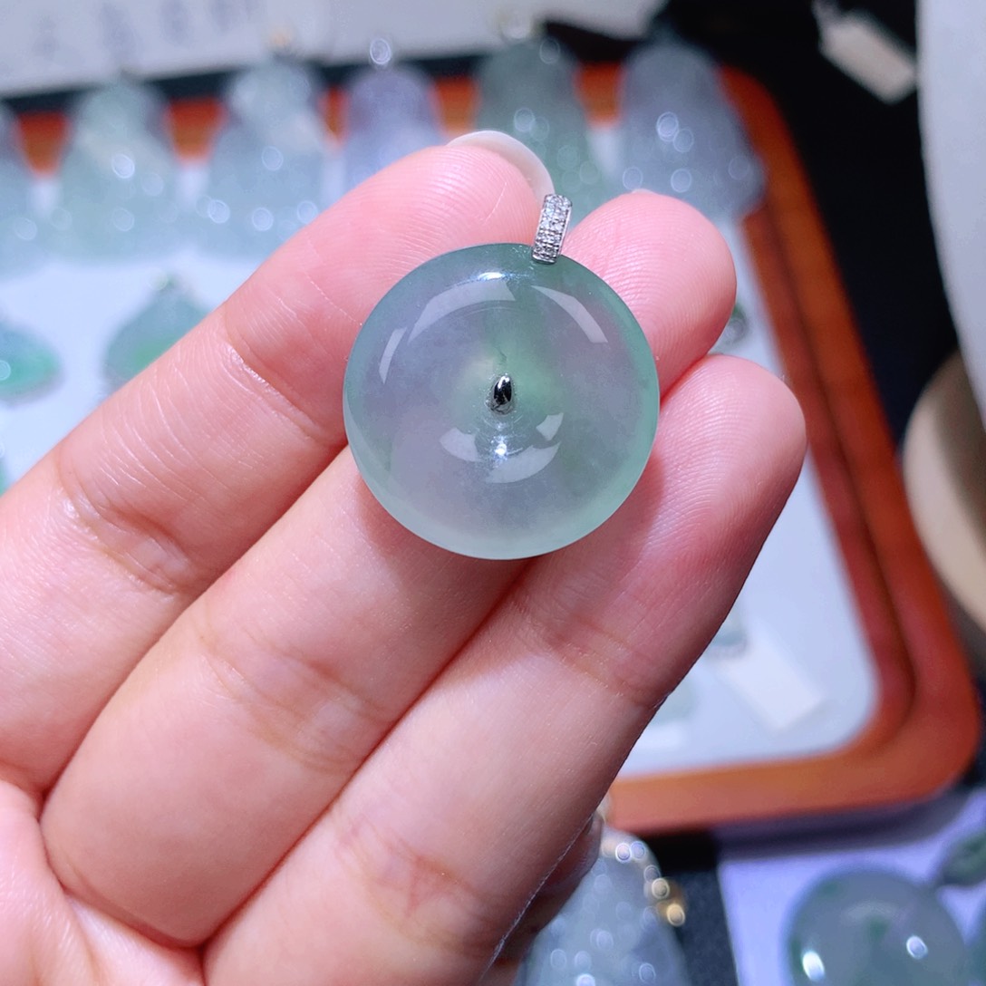 颈饰18K金镶嵌翡翠扣子