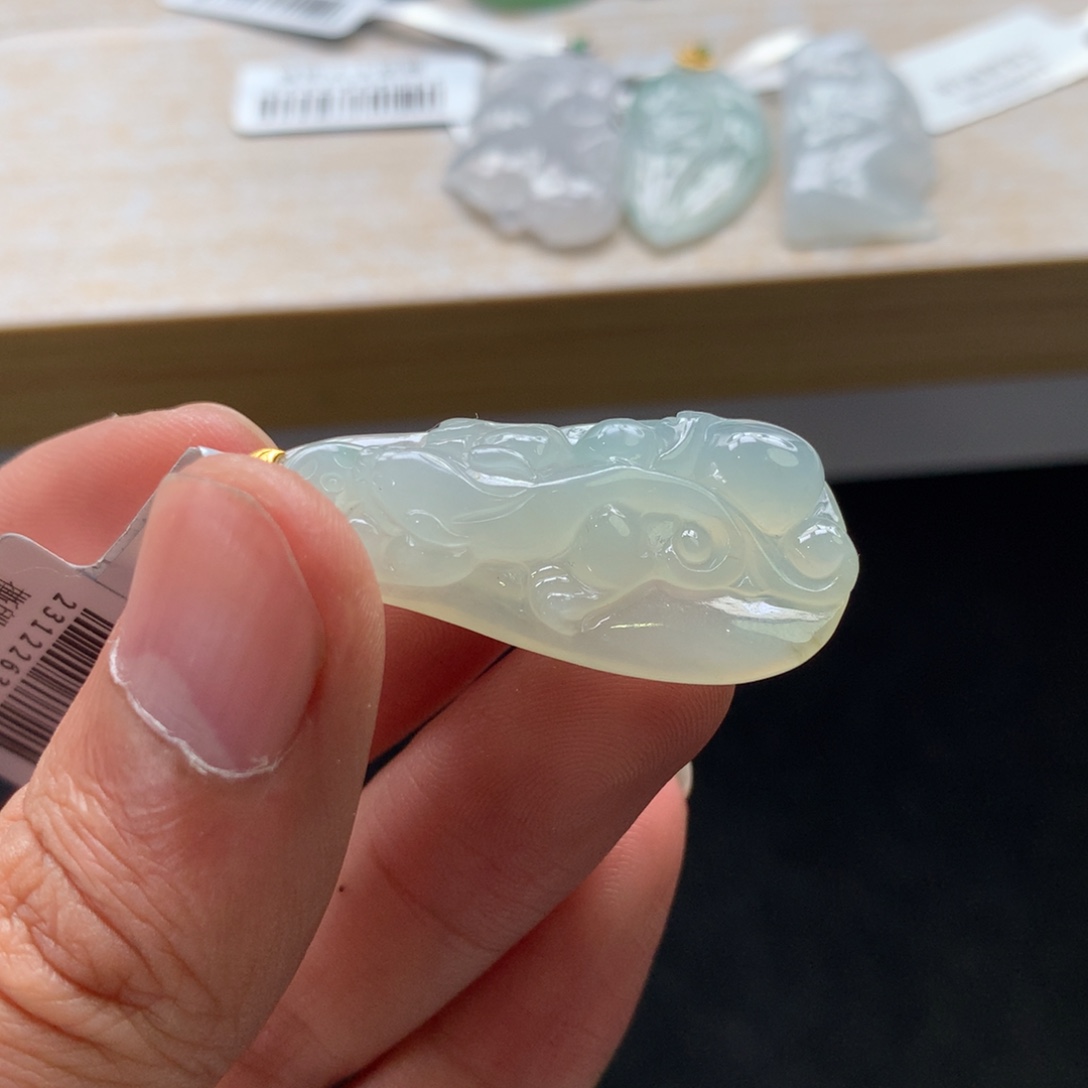 翡翠未镶嵌颈饰吊坠